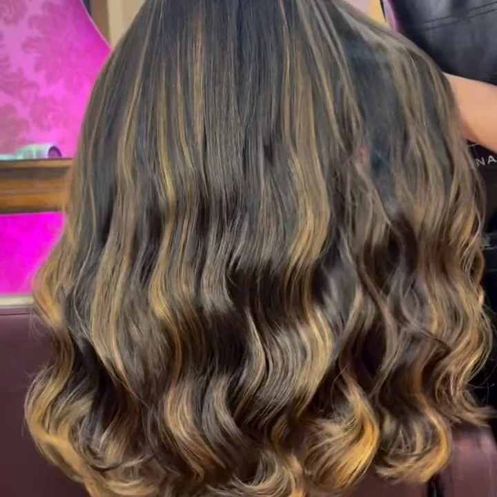 Trabalho do salão: iluminado com ondas